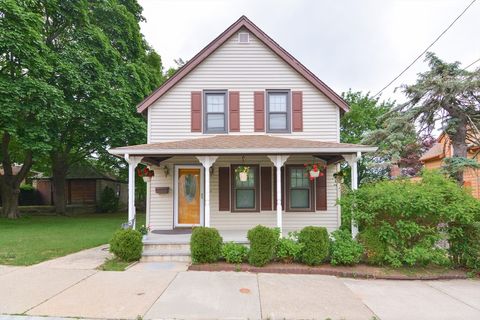 886 Canterbury St Boston MA 02131