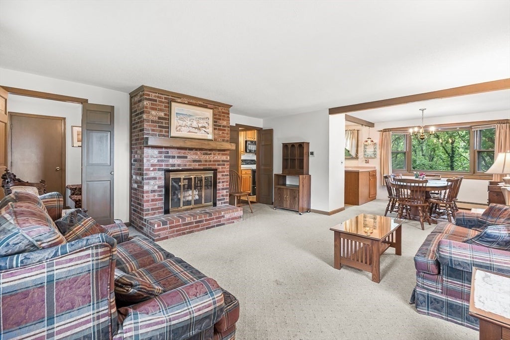 6 Woodbury Lane