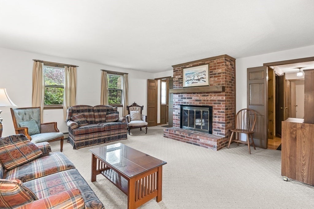 6 Woodbury Lane