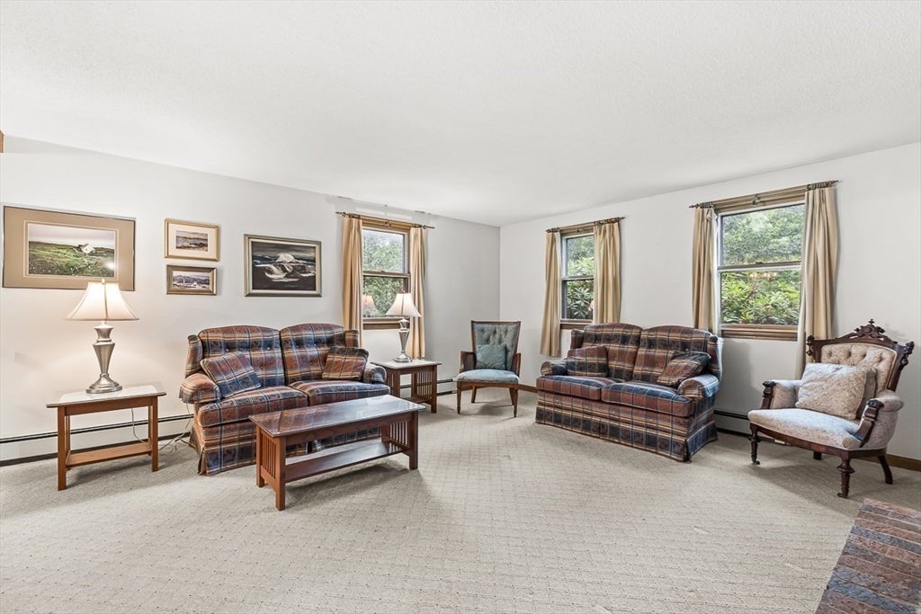 6 Woodbury Lane