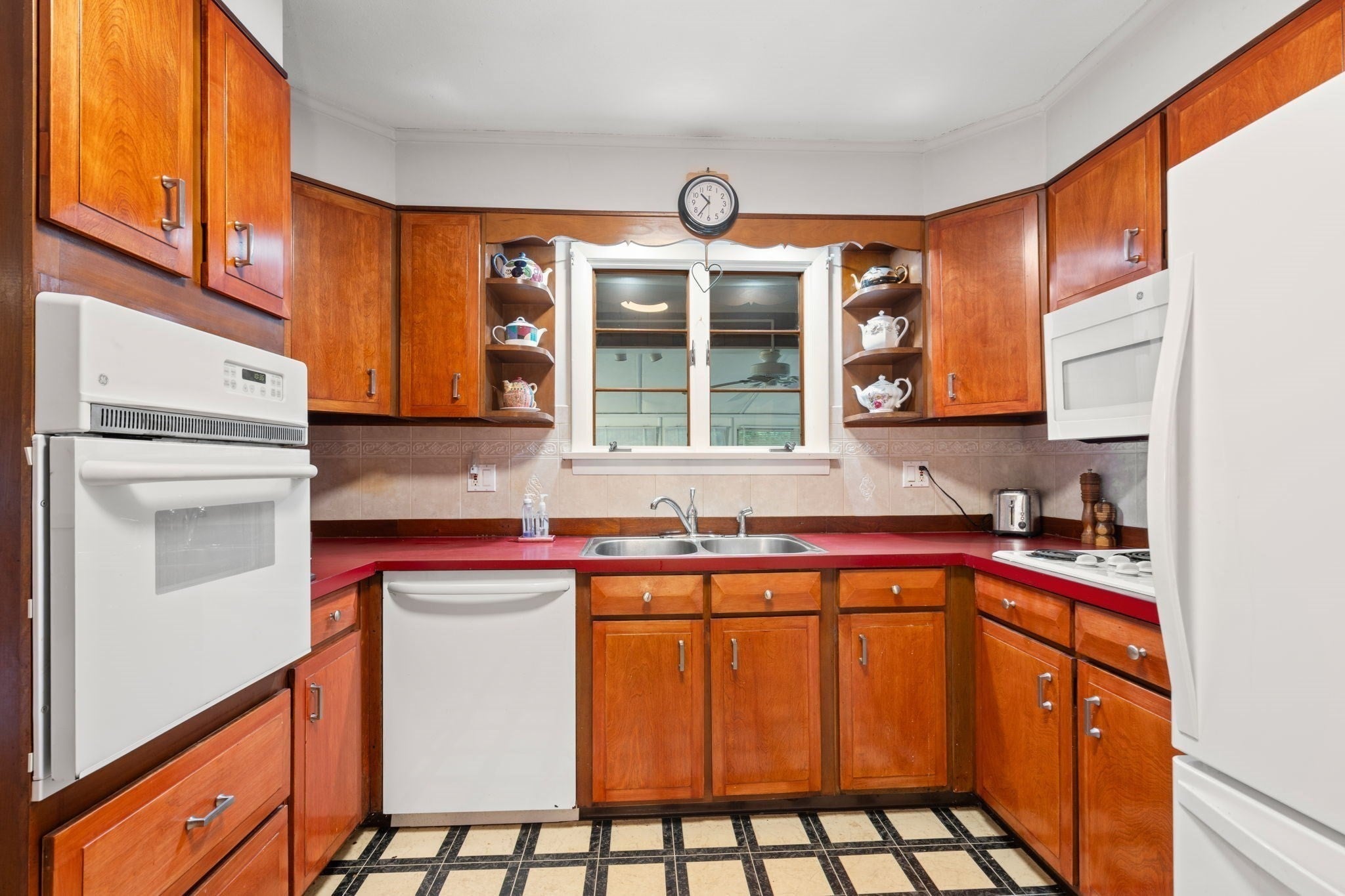 89 Arthur Street, Chicopee, MA Photo #13