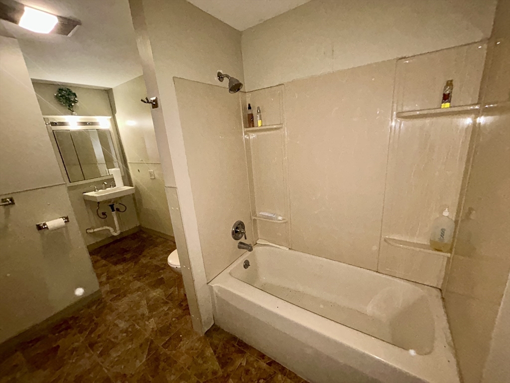 12 Pomeroy St, Easthampton, MA, 12 Pomeroy St, Easthampton, MA Photo #22