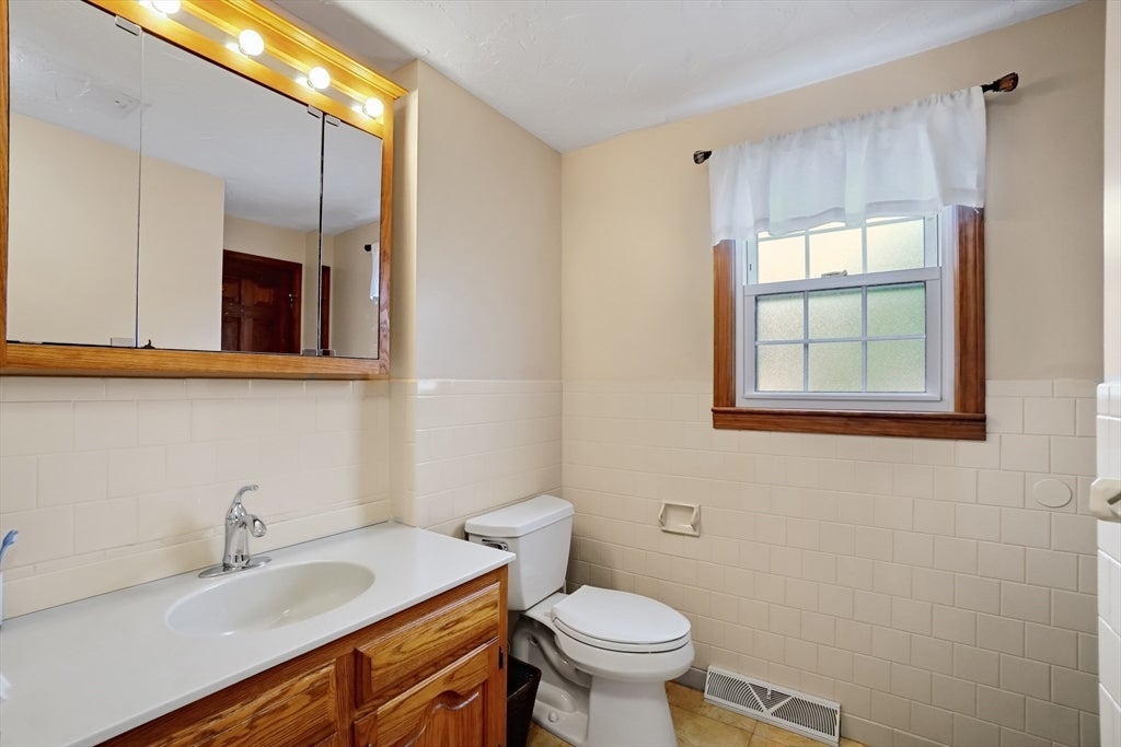 25 Jionzo Rd, Milford, MA, 25 Jionzo Rd, Milford, MA Photo #22