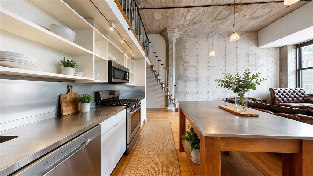156 Porter St 112