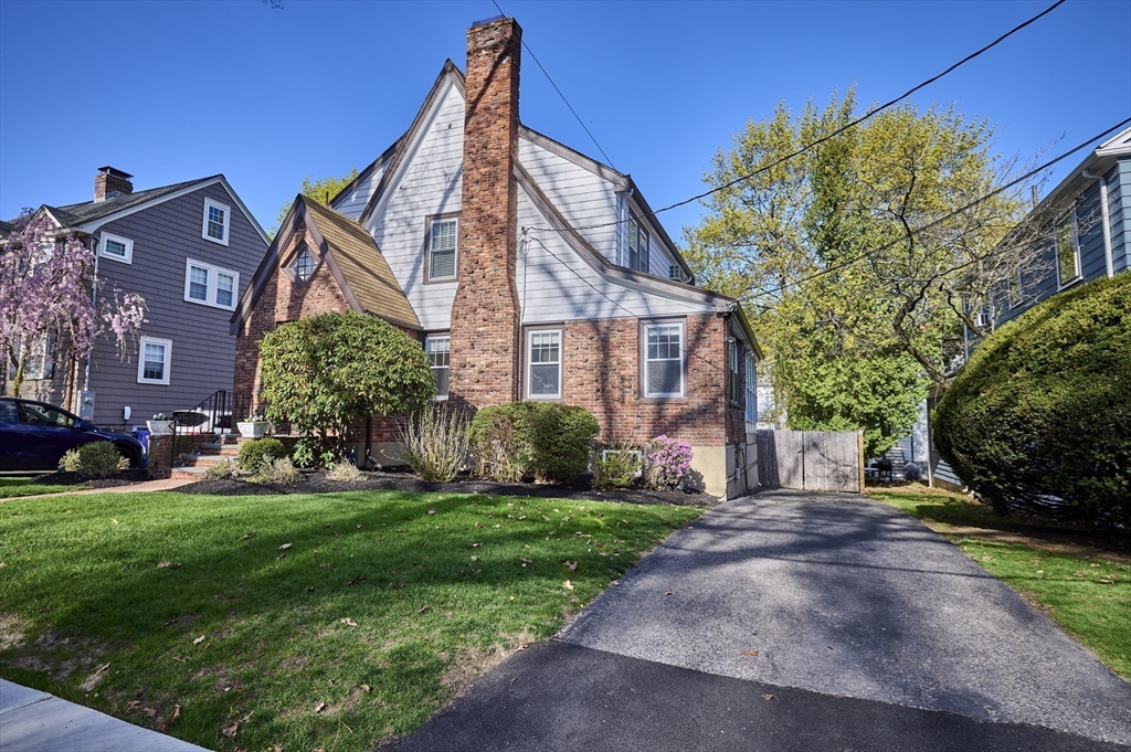 291 Russett Rd, Brookline, MA Photo #2