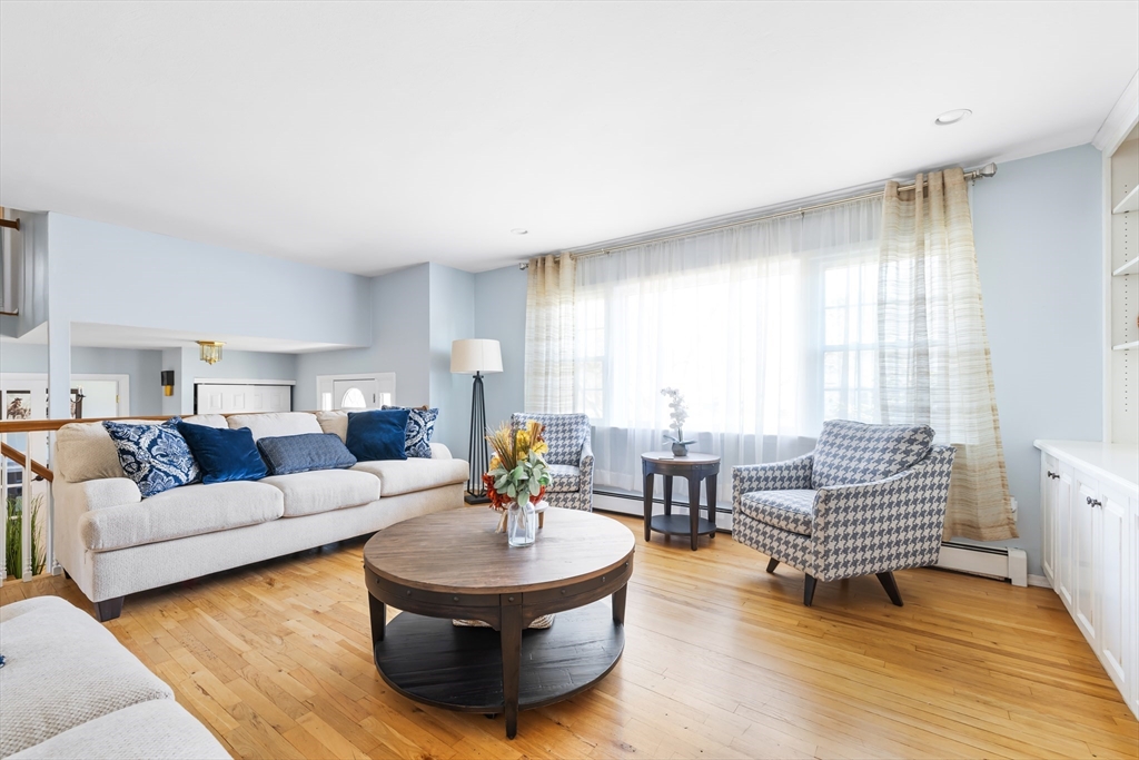 Holliston, Massachusetts 01746, United States, 4 Bedrooms Bedrooms, ,2 BathroomsBathrooms,Residential,Pending,246477