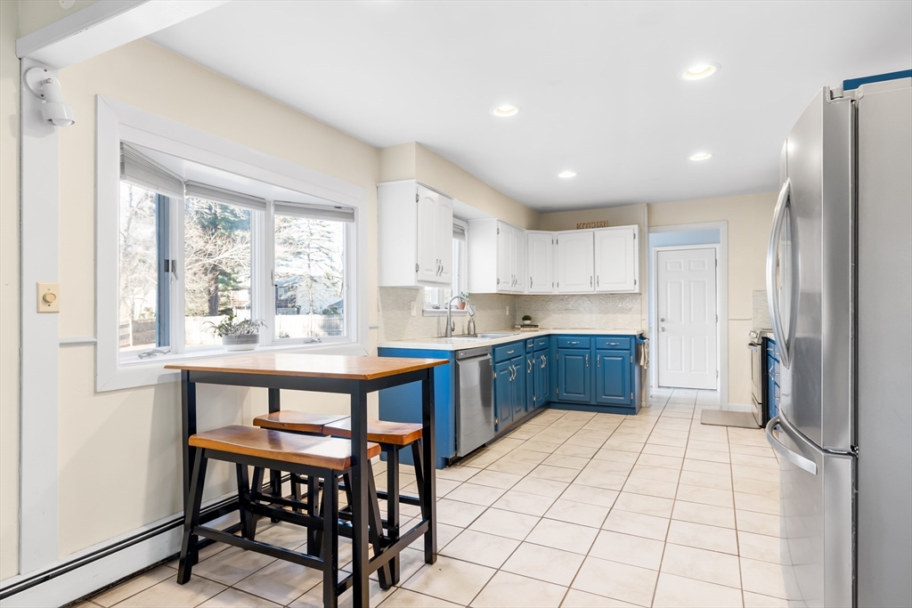 Holliston, Massachusetts 01746, United States, 4 Bedrooms Bedrooms, ,2 BathroomsBathrooms,Residential,Pending,246477