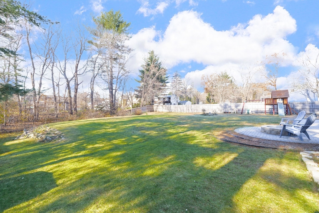 Holliston, Massachusetts 01746, United States, 4 Bedrooms Bedrooms, ,2 BathroomsBathrooms,Residential,Pending,246477