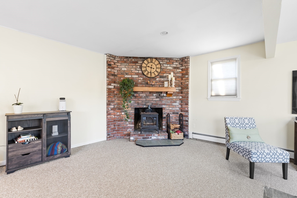 Holliston, Massachusetts 01746, United States, 4 Bedrooms Bedrooms, ,2 BathroomsBathrooms,Residential,Pending,246477