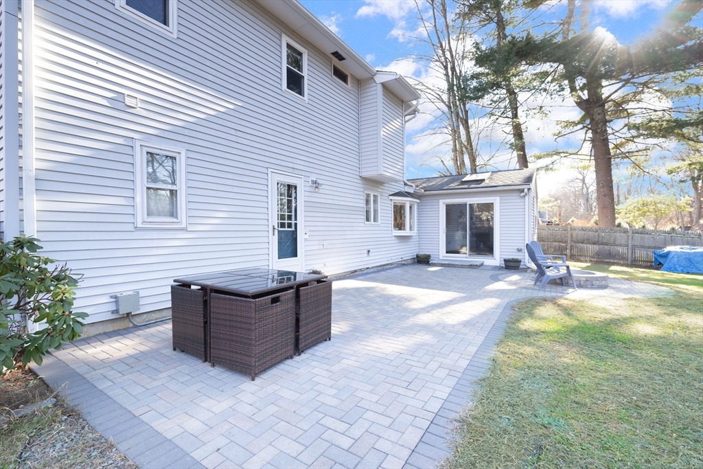 Holliston, Massachusetts 01746, United States, 4 Bedrooms Bedrooms, ,2 BathroomsBathrooms,Residential,Pending,246477