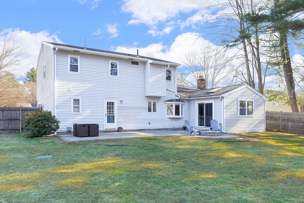 Holliston, Massachusetts 01746, United States, 4 Bedrooms Bedrooms, ,2 BathroomsBathrooms,Residential,Pending,246477