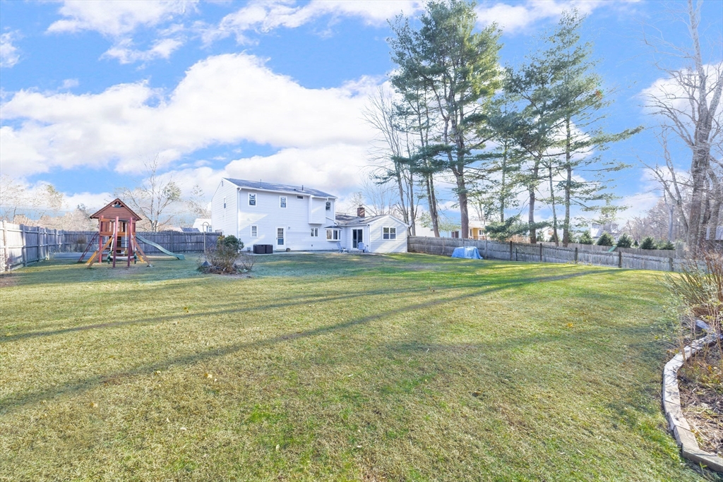 Holliston, Massachusetts 01746, United States, 4 Bedrooms Bedrooms, ,2 BathroomsBathrooms,Residential,Pending,246477