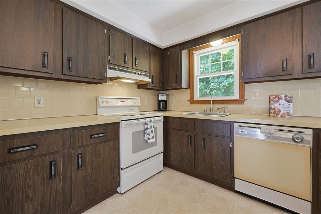 48 Jackson St, North Attleboro, MA, 48 Jackson St, North Attleboro, MA Photo #11
