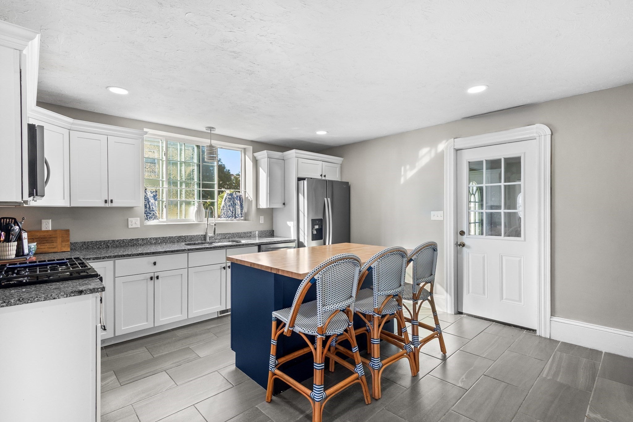 69 Milford St, New Bedford, MA, 69 Milford St, New Bedford, MA Photo #7