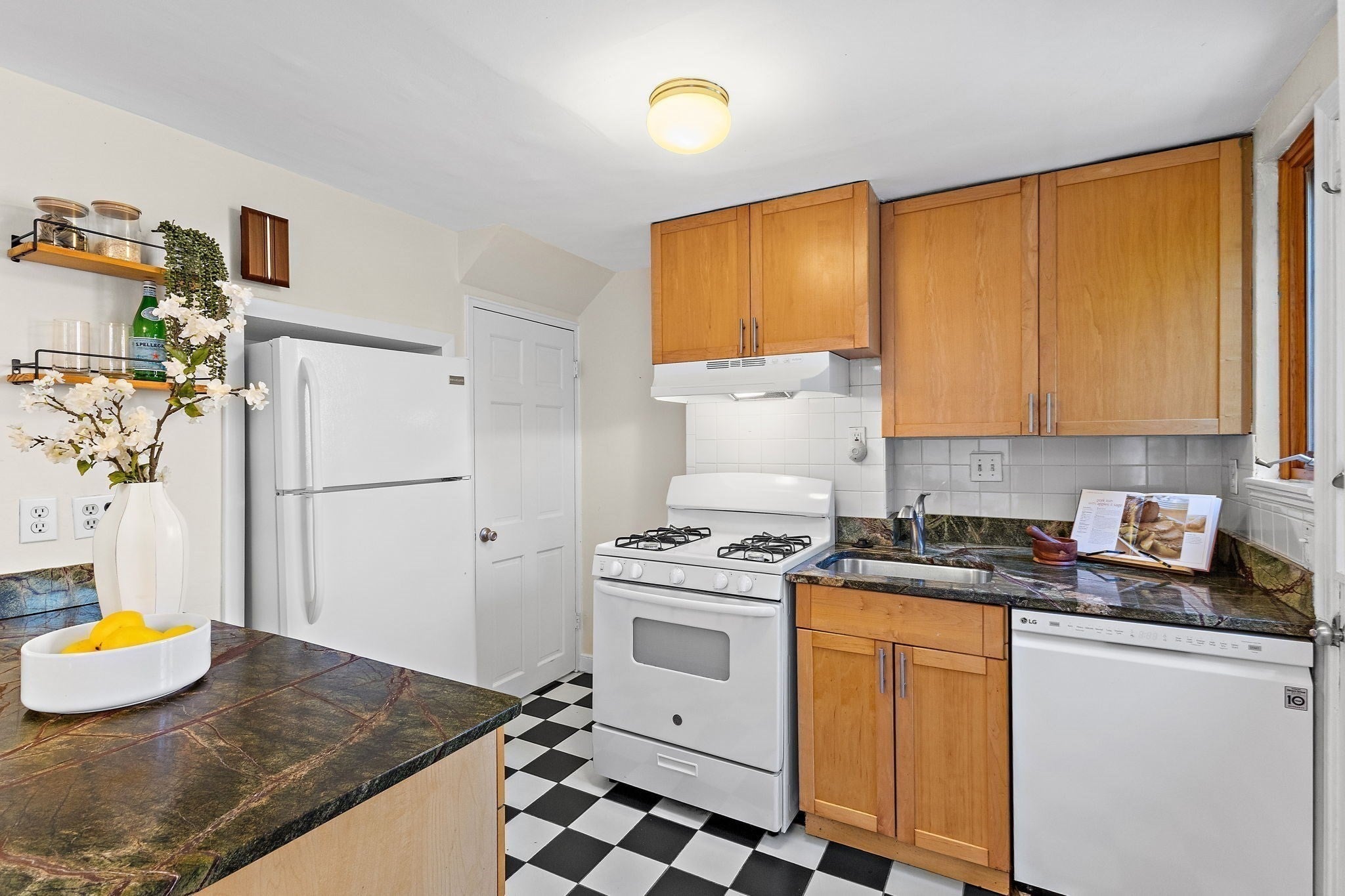 98 Duff Street #98, Watertown, MA Photo #14