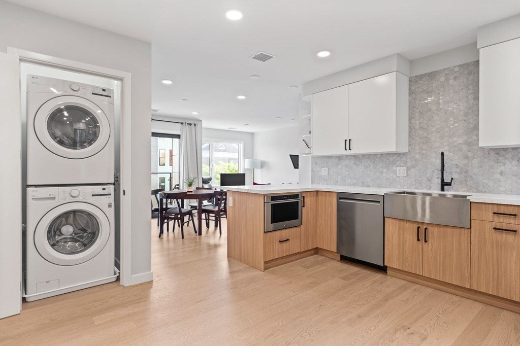 457 W Broadway 301