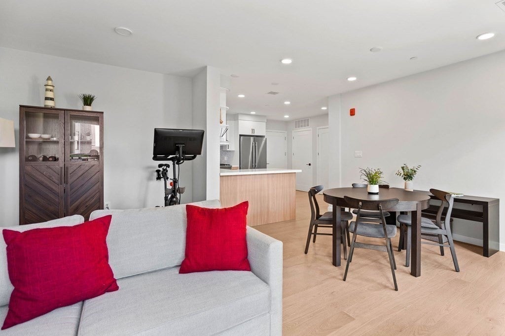 457 W Broadway 301