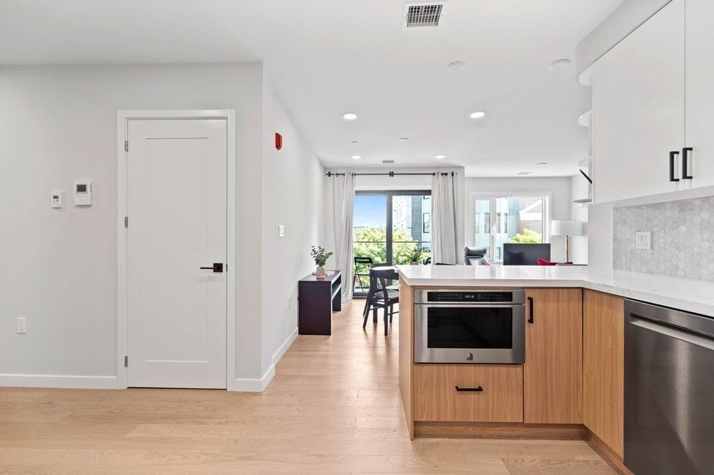 457 W Broadway 301