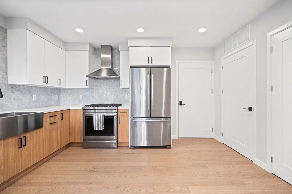457 W Broadway 301
