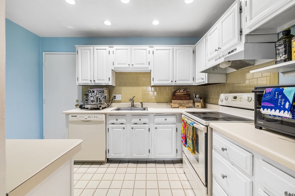 55 Staffordshire Ln B