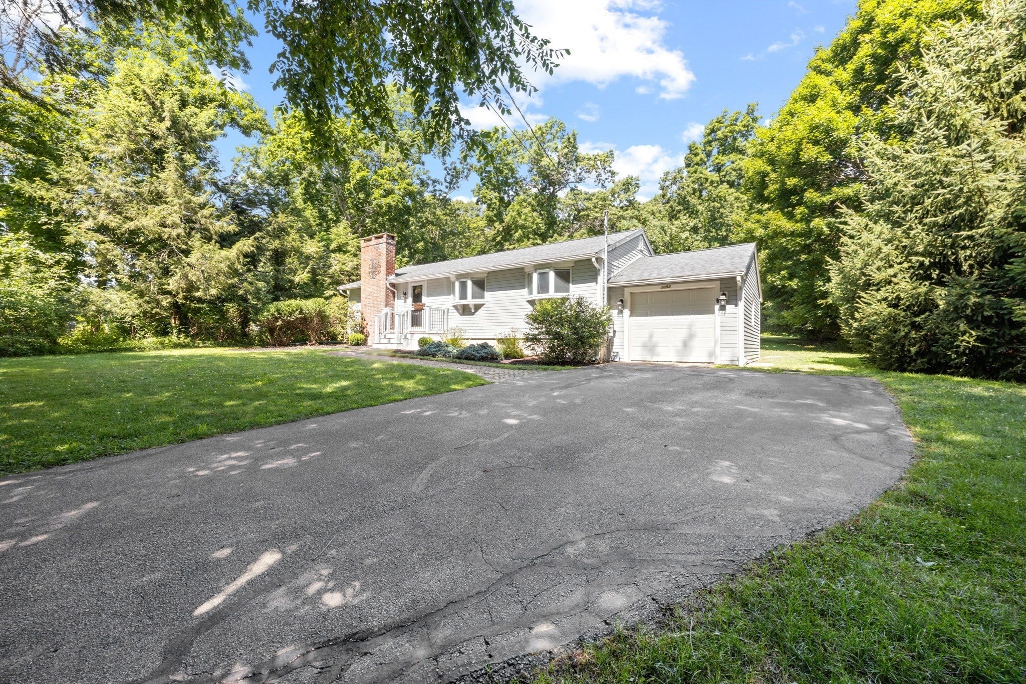 1093 Main St
