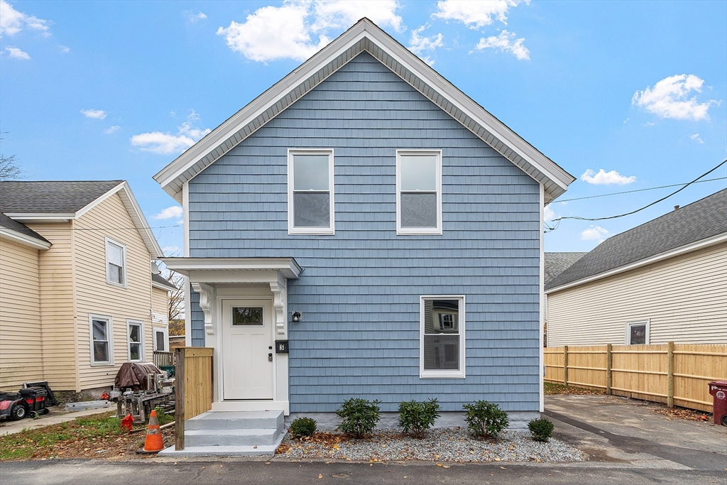 Lowell, Massachusetts 01850, United States, 4 Bedrooms Bedrooms, ,2 BathroomsBathrooms,Residential,Active,242723