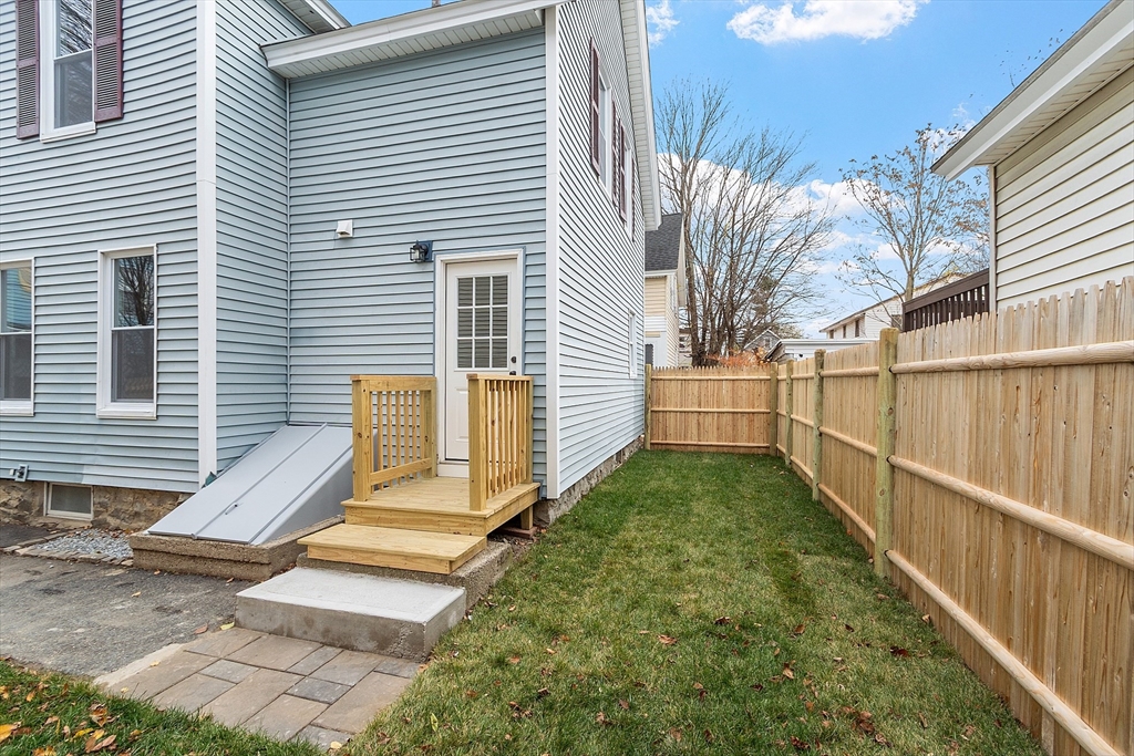 Lowell, Massachusetts 01850, United States, 4 Bedrooms Bedrooms, ,2 BathroomsBathrooms,Residential,Active,242723