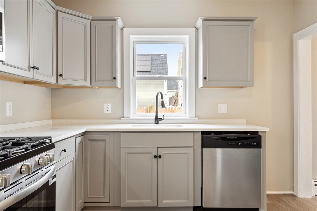 Lowell, Massachusetts 01850, United States, 4 Bedrooms Bedrooms, ,2 BathroomsBathrooms,Residential,Active,242723