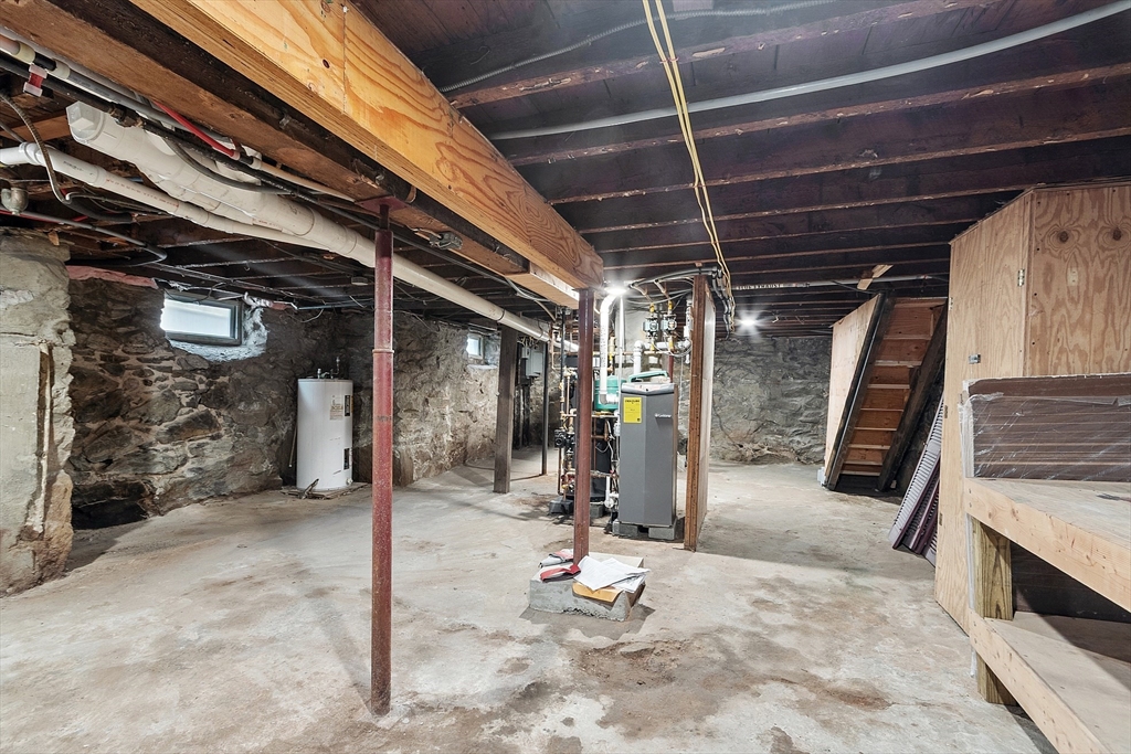 Lowell, Massachusetts 01850, United States, 4 Bedrooms Bedrooms, ,2 BathroomsBathrooms,Residential,Active,242723