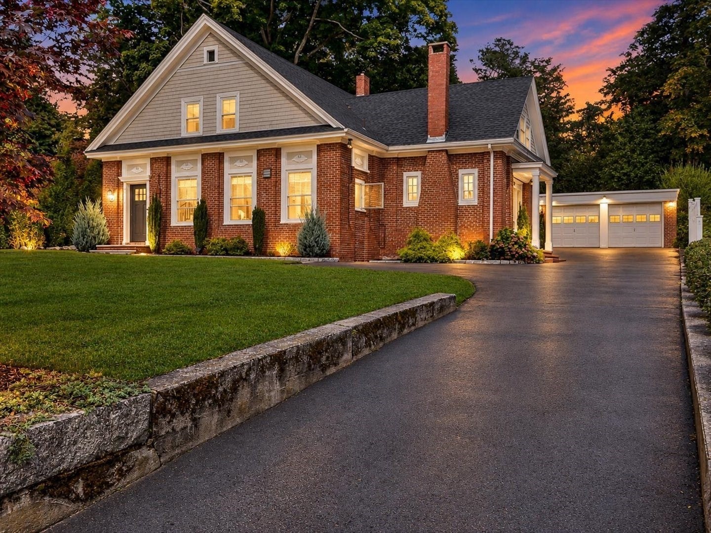 Photo of 30 Hale St, Beverly, MA