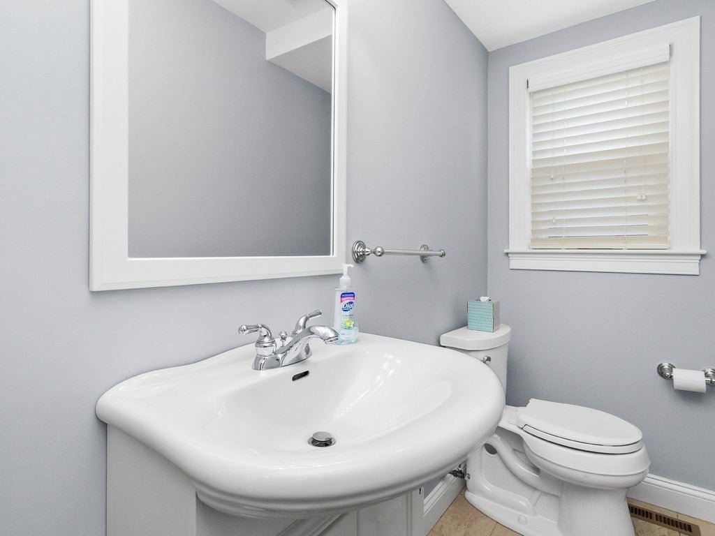 33 Auburn St #2, Waltham, MA, 33 Auburn St #2, Waltham, MA Photo #12