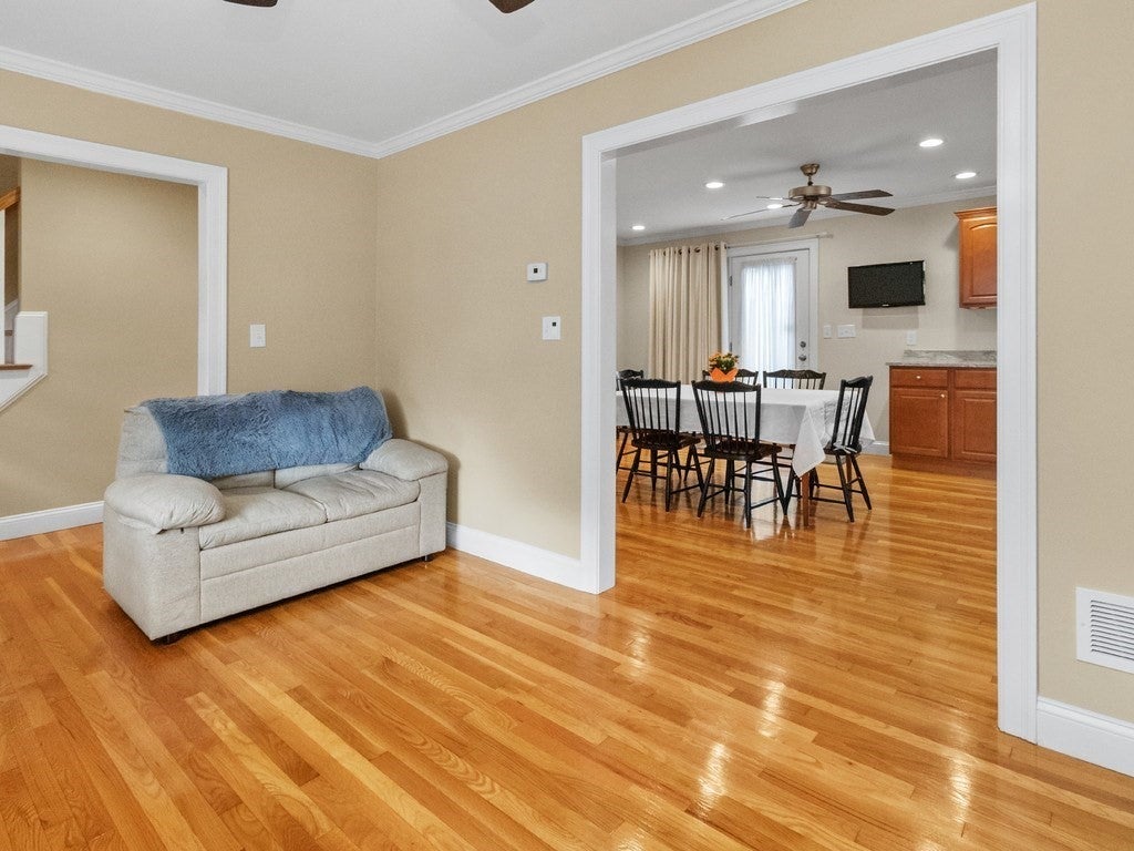 33 Auburn St #2, Waltham, MA, 33 Auburn St #2, Waltham, MA Photo #6