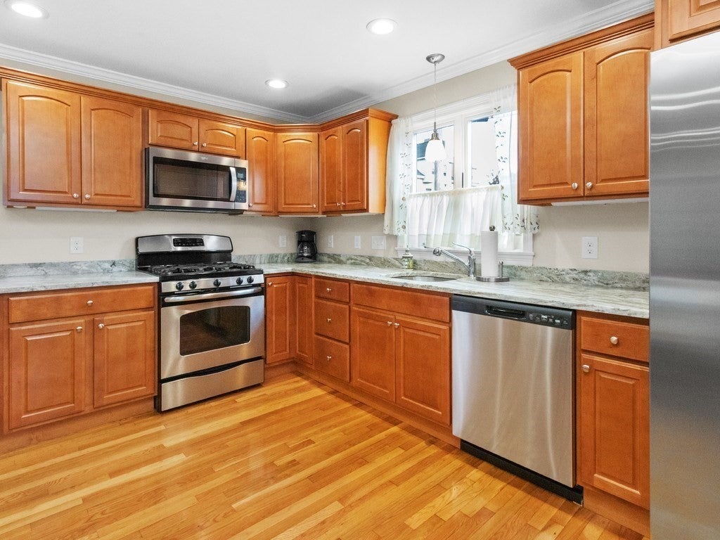 33 Auburn St #2, Waltham, MA, 33 Auburn St #2, Waltham, MA Photo #9