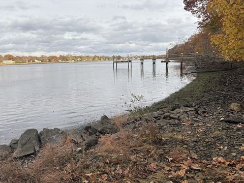 351 County Rd Barrington RI 02806