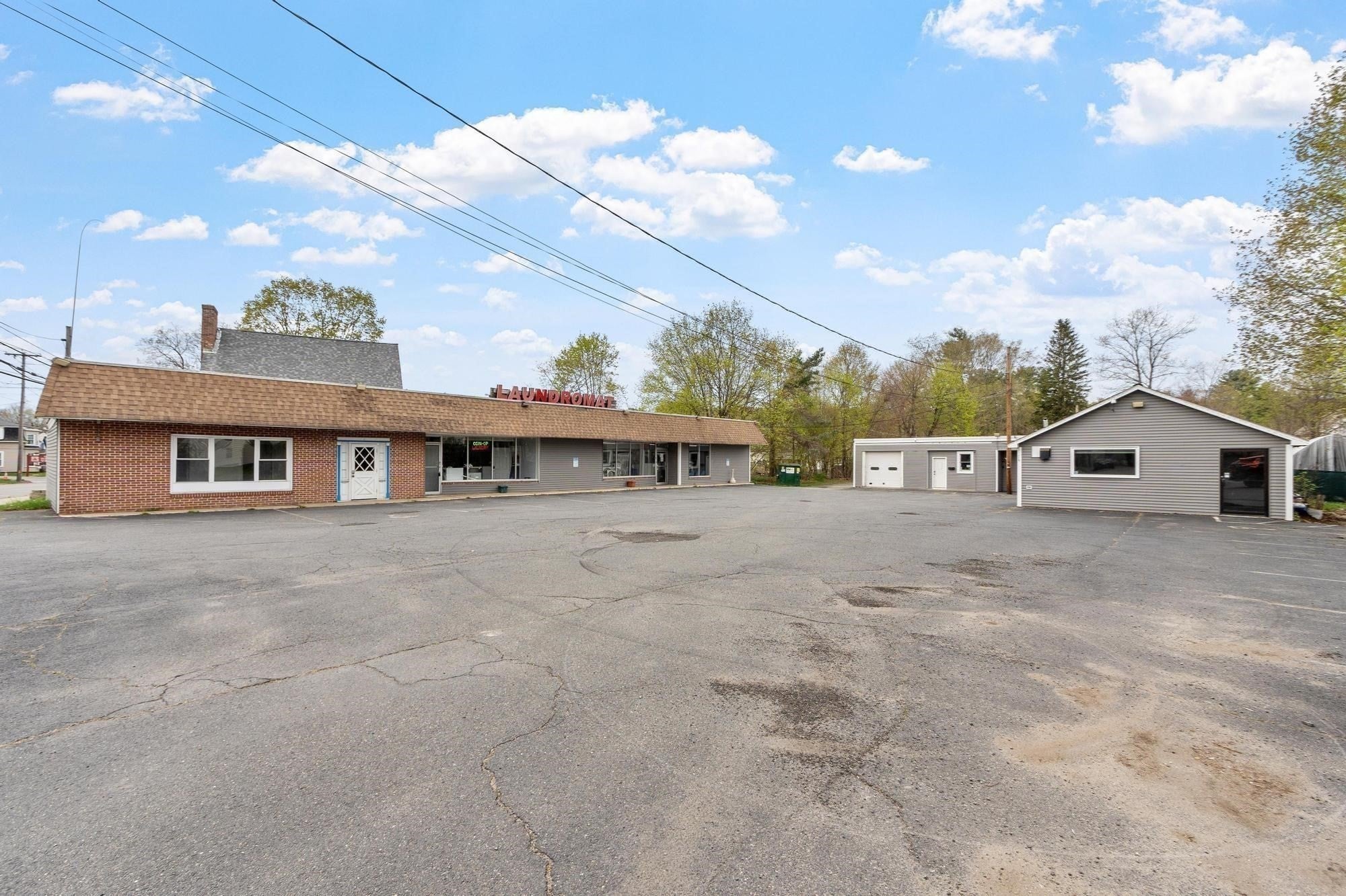 181 E Main St B4