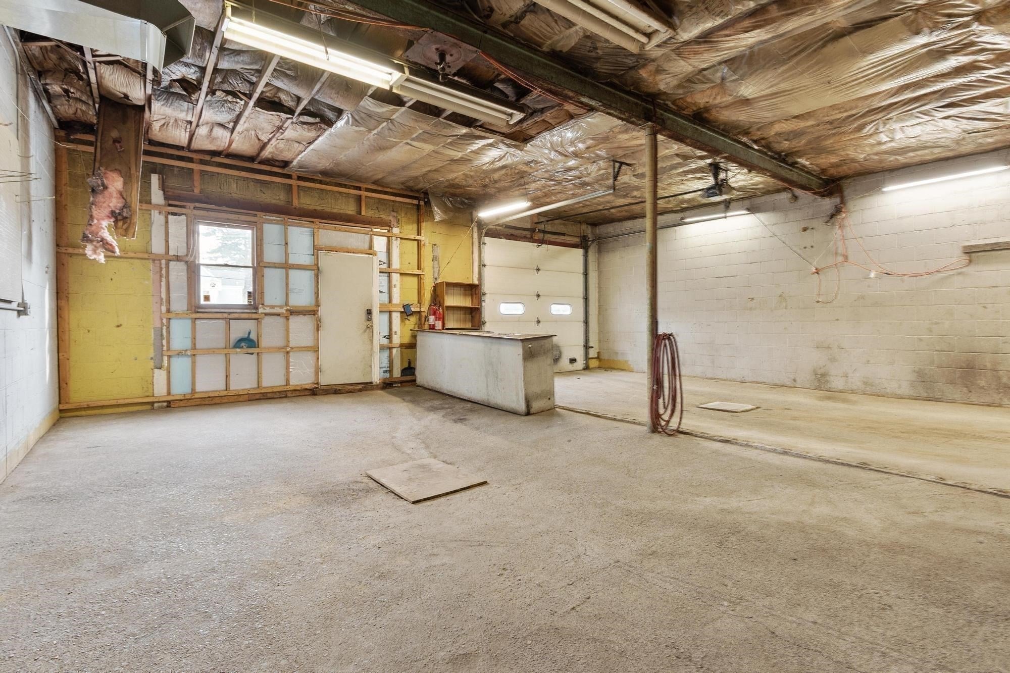 181 E Main St B4