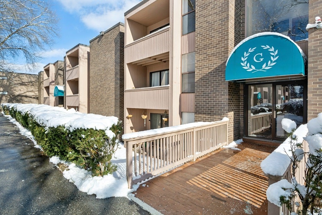 18 Shrewsbury Green Dr I