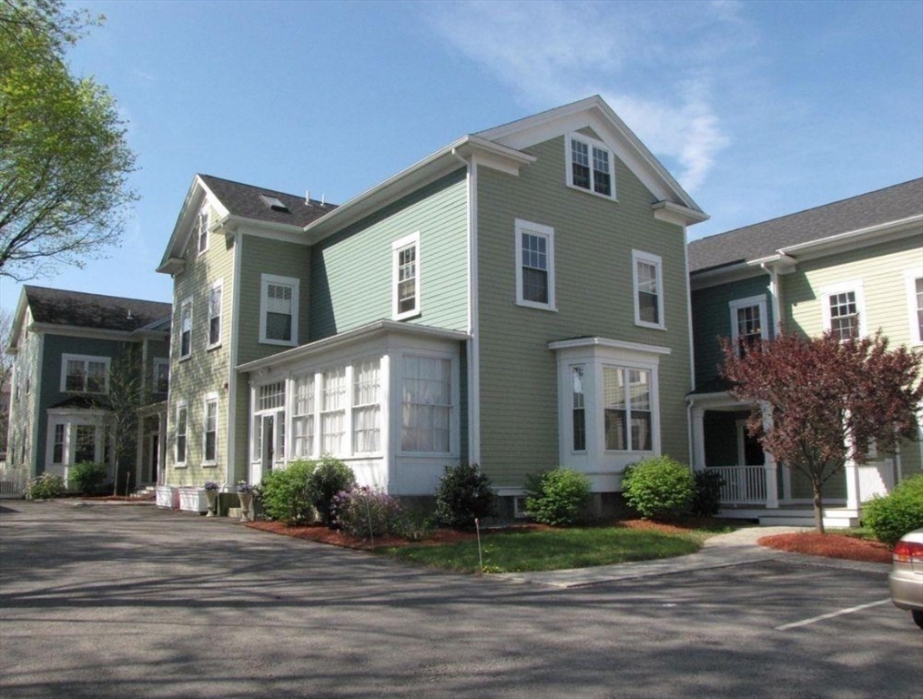 121 E Cottage St 4