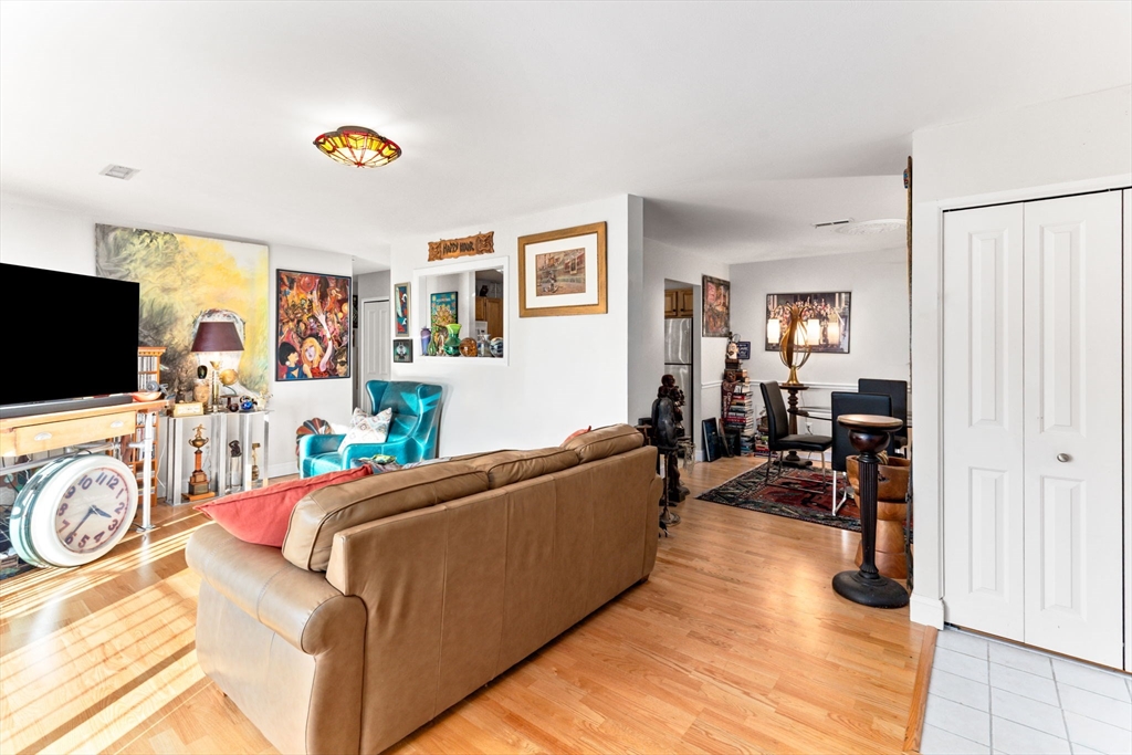 221 Oak Street 4-31