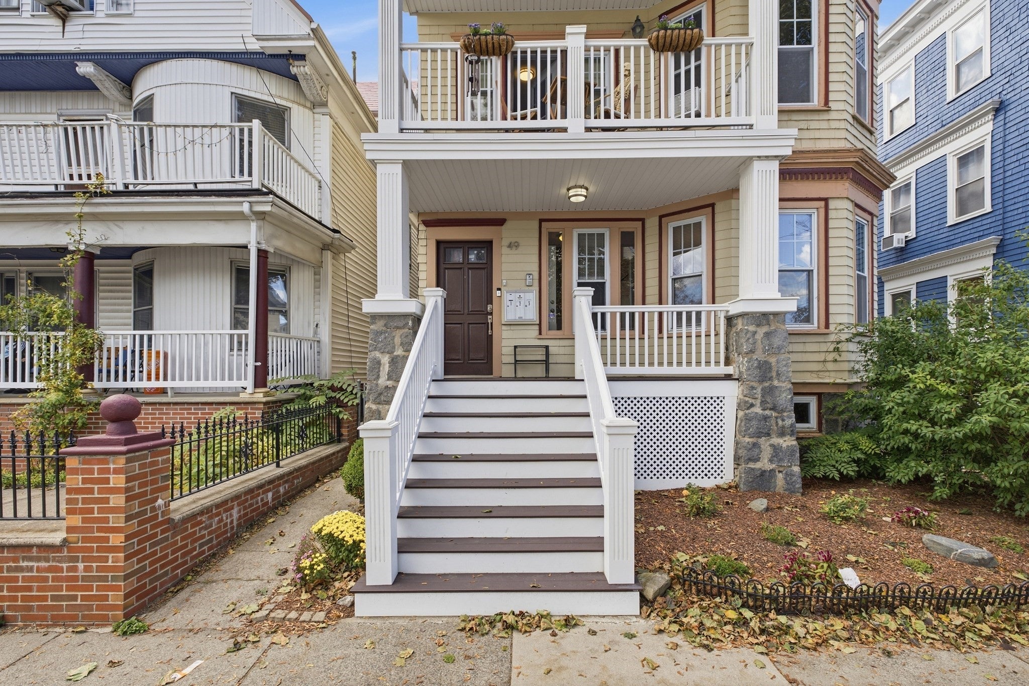 49 Pleasant St 1