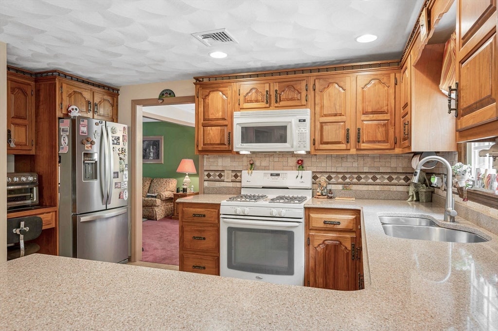 167 Trout Brook Rd, Dracut, MA Photo #15