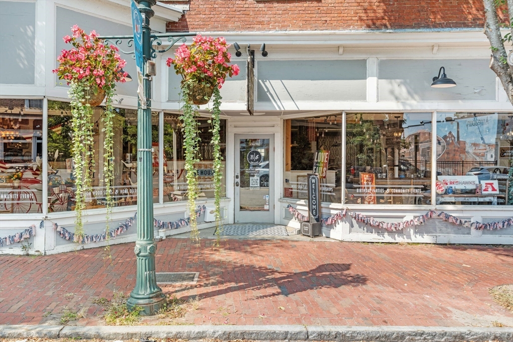 25 Main St