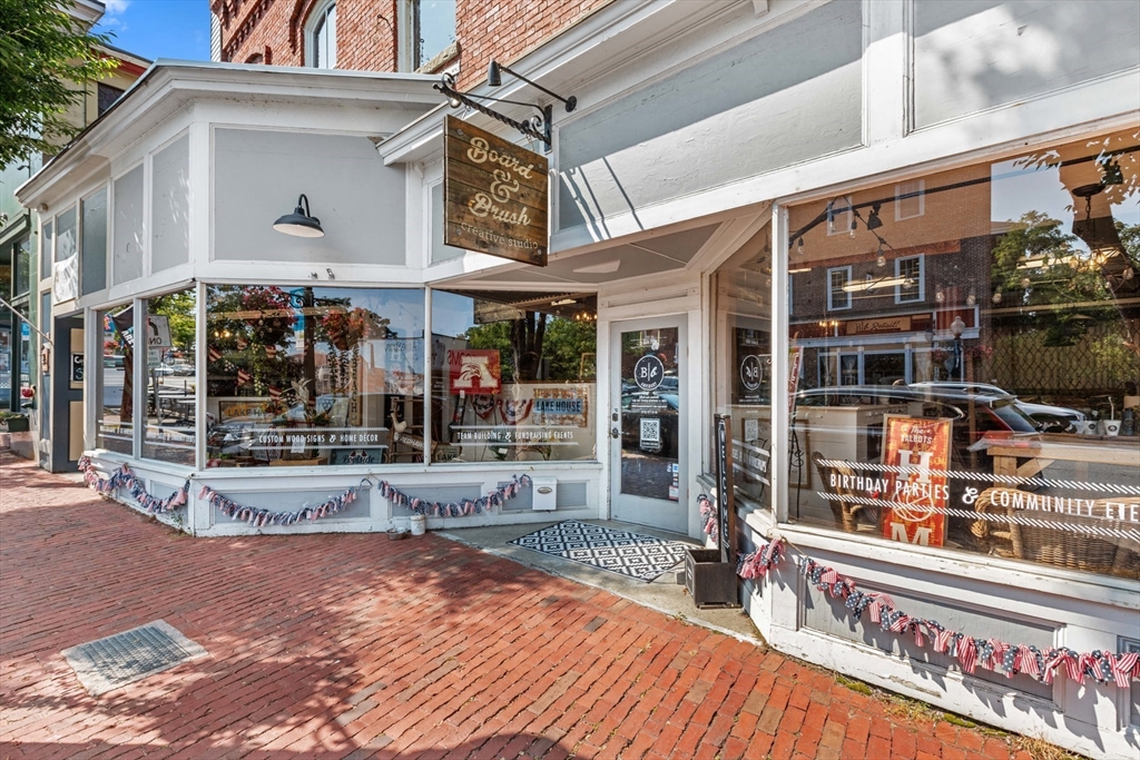 25 Main St