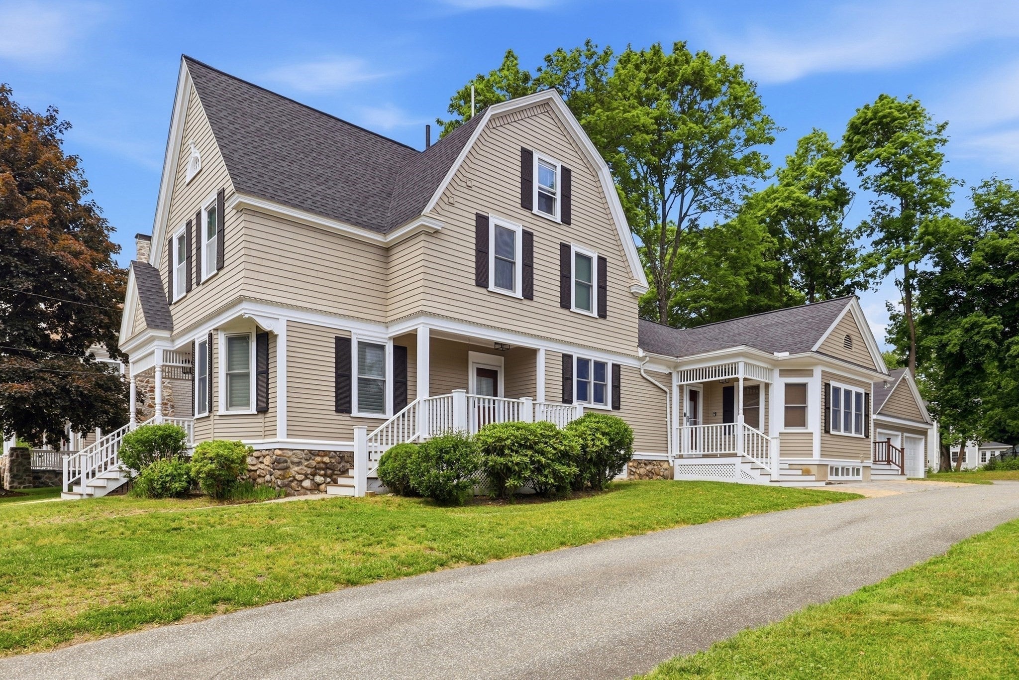 10 Wolcott Ave