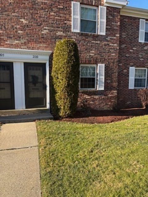 Photo of 2010 Windsor Dr #2010, Framingham, MA 01701 (MLS # 73463335)