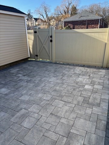 2010 Windsor Dr 2010