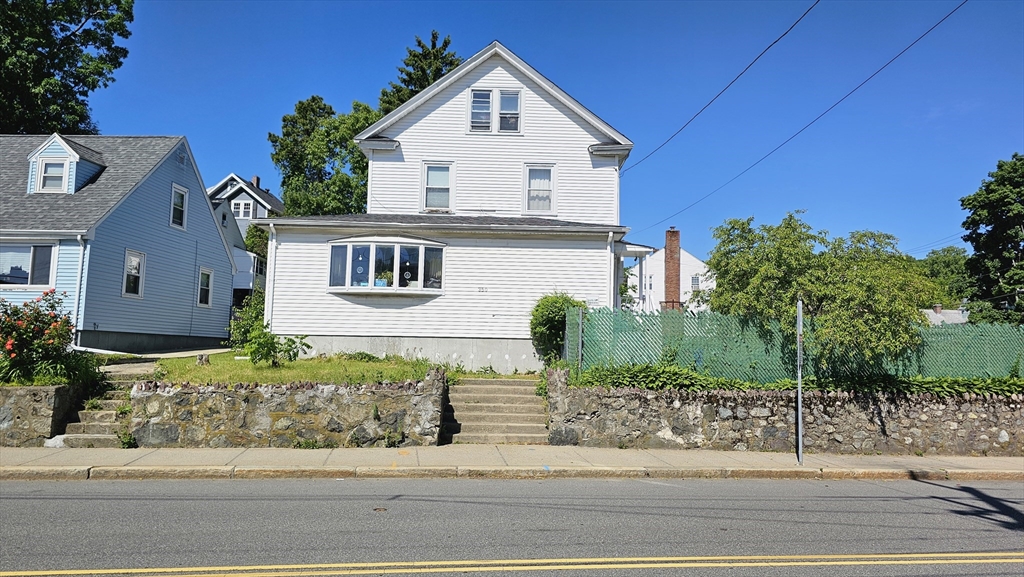 350 Washington St
