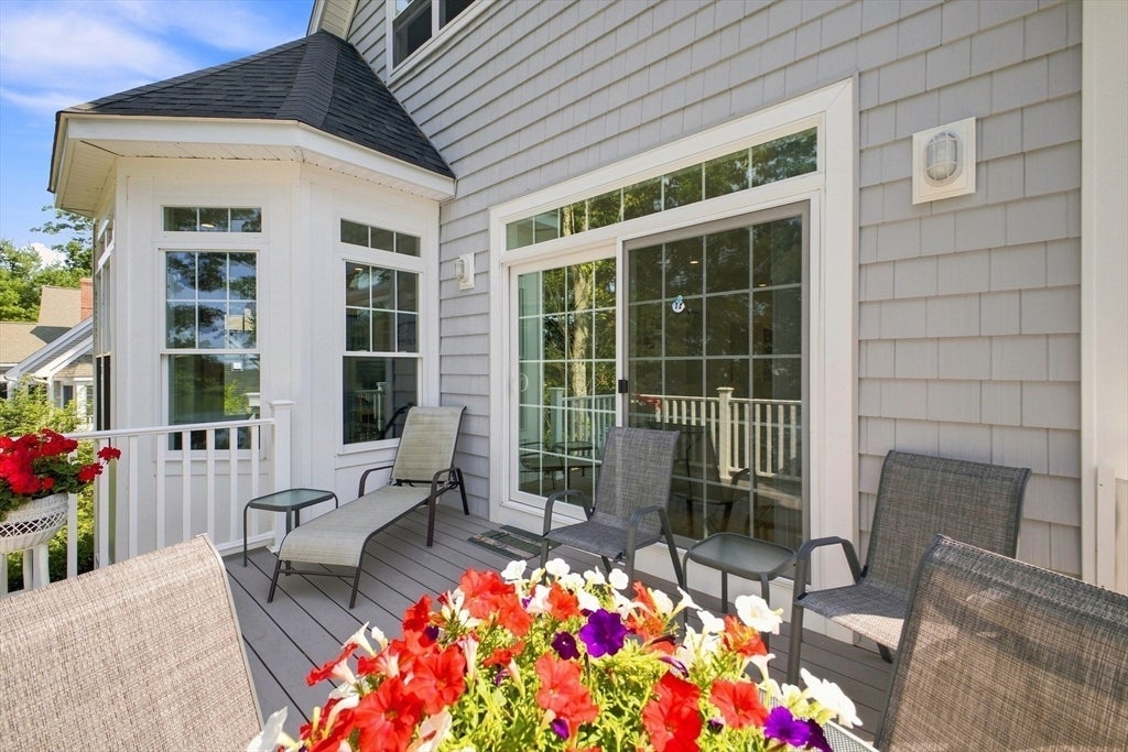 24 Laurelwood Dr