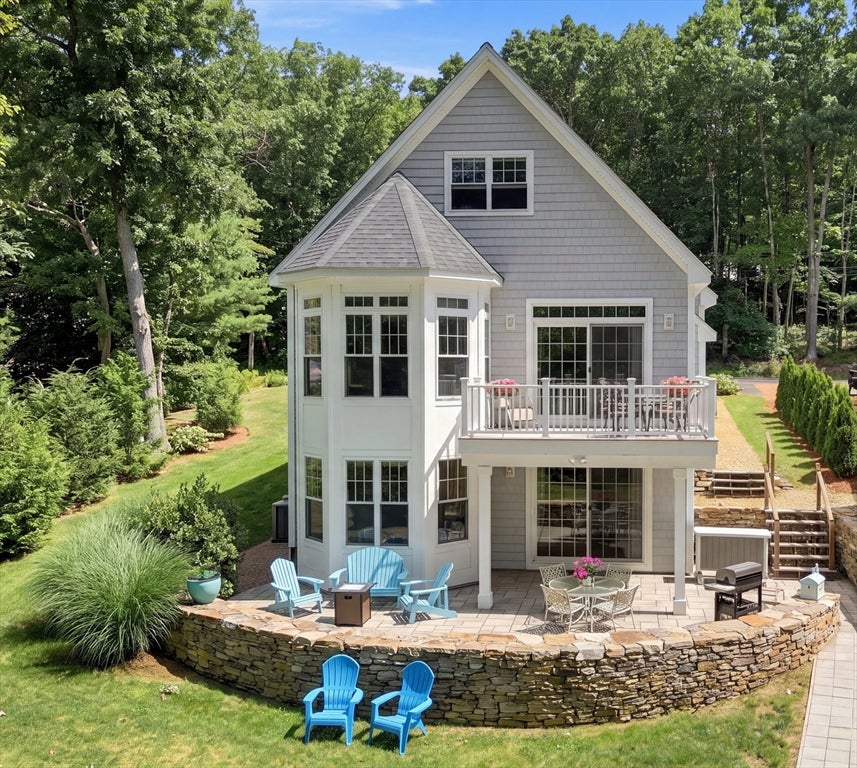 Photo of 24 Laurelwood Dr, Webster, MA