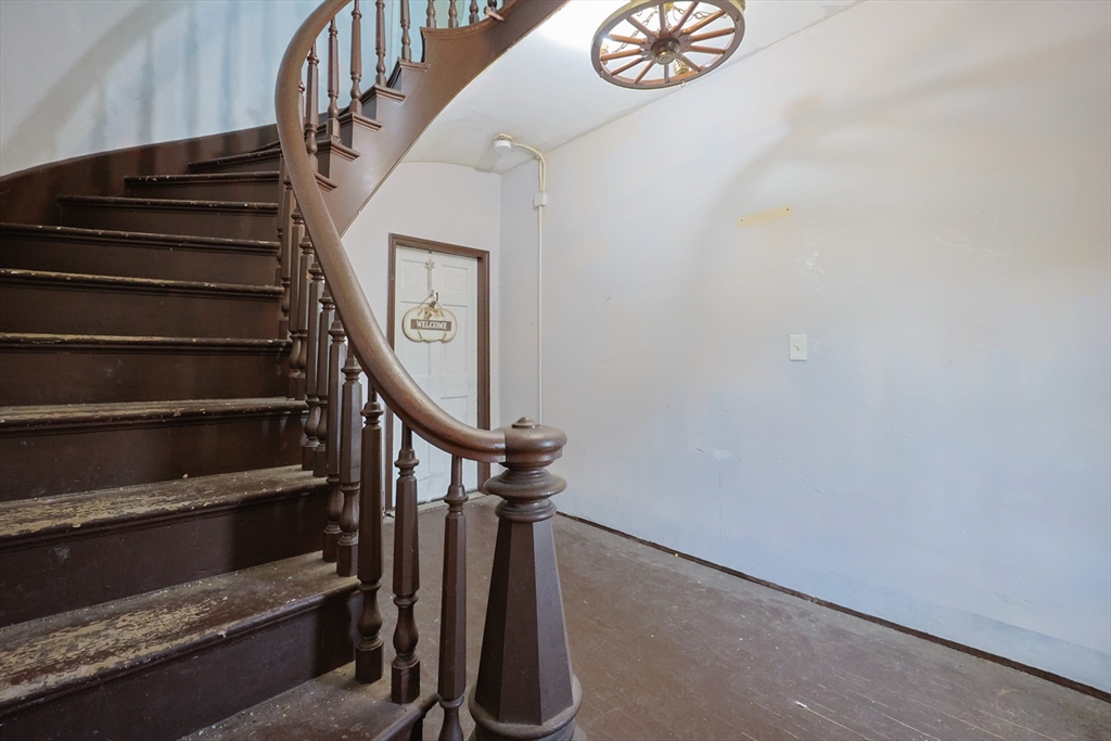 230 Pleasant St